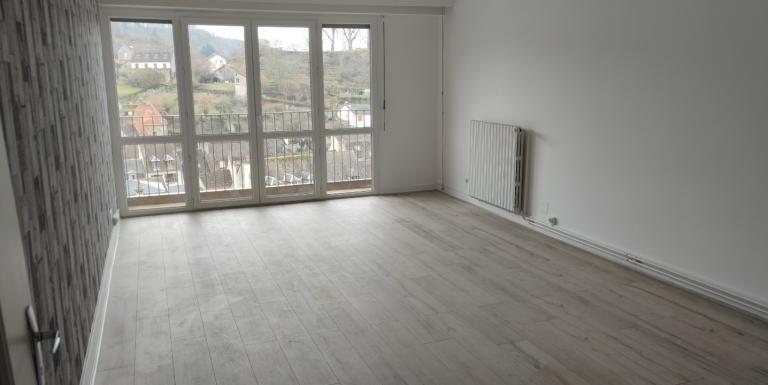 APPARTEMENT REFAIT A NEUF RARE SUR LE MARCHE - B