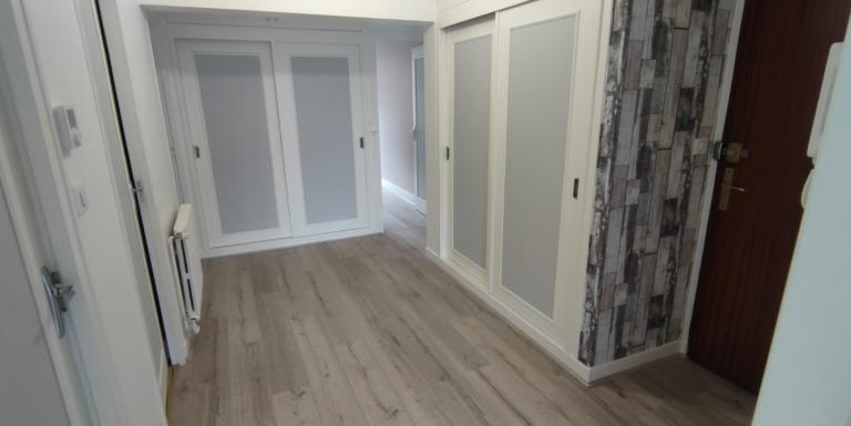 APPARTEMENT REFAIT A NEUF RARE SUR LE MARCHE - C