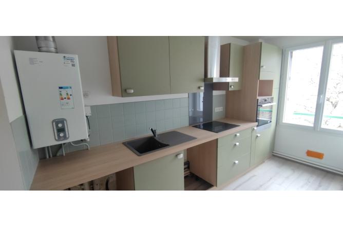 APPARTEMENT REFAIT A NEUF RARE SUR LE MARCHE - E