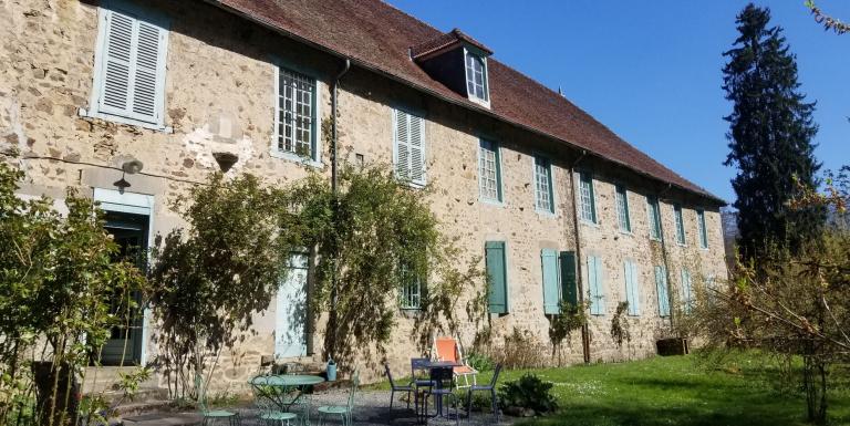 Propriété sur 1hectare 50, Maison de Maître et trois maisons secondaires - A