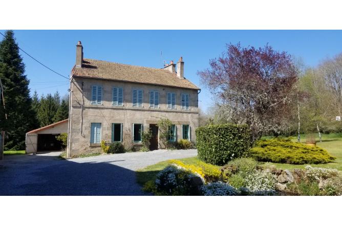 Propriété sur 1hectare 50, Maison de Maître et trois maisons secondaires - D