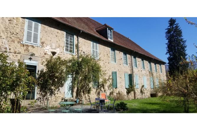 Propriété sur 1hectare 50, Maison de Maître et trois maisons secondaires - F