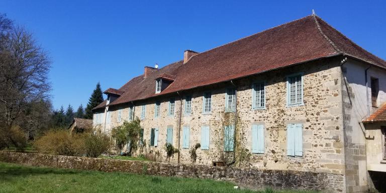Propriété sur 1hectare 50, Maison de Maître et trois maisons secondaires - H