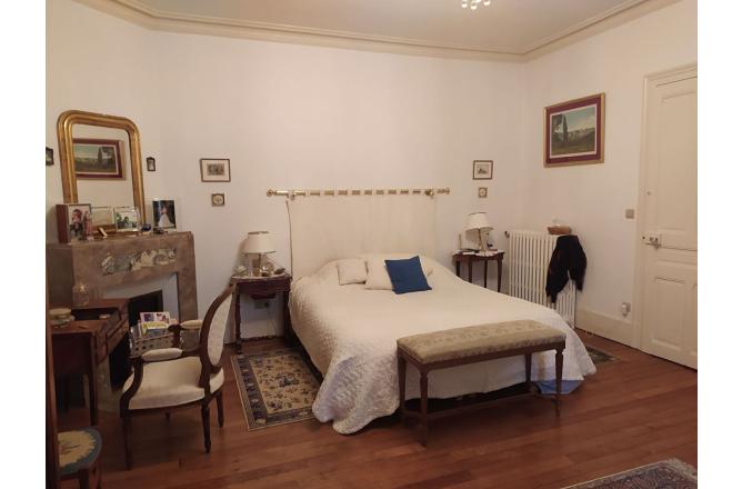 Propriété sur 1hectare 50, Maison de Maître et trois maisons secondaires - K