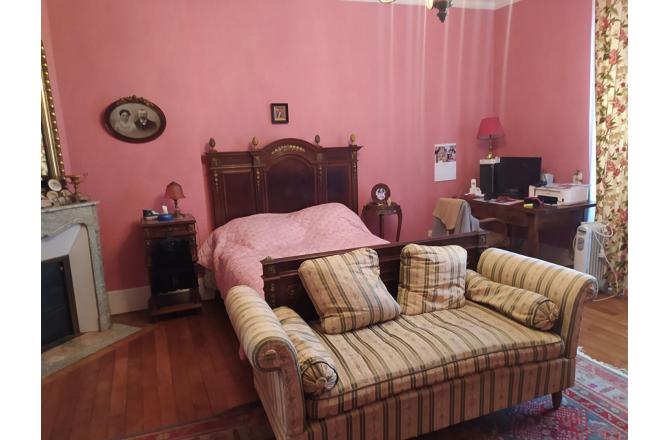 Propriété sur 1hectare 50, Maison de Maître et trois maisons secondaires - M