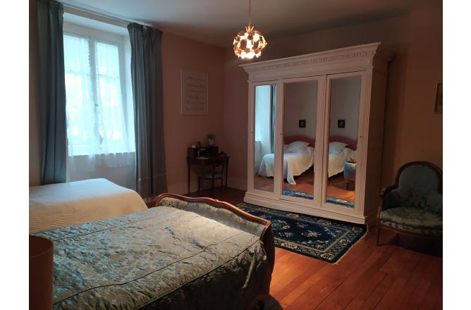 Propriété sur 1hectare 50, Maison de Maître et trois maisons secondaires - N