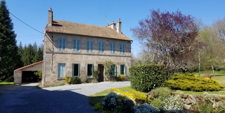 Propriété sur 1hectare 50, Maison de Maître et trois maisons secondaires - P