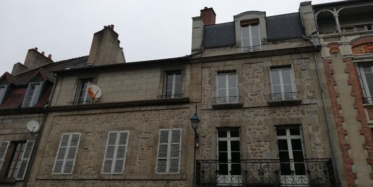 IMMEUBLE AUBUSSON SIX APPARTEMENTS LIBRES - C