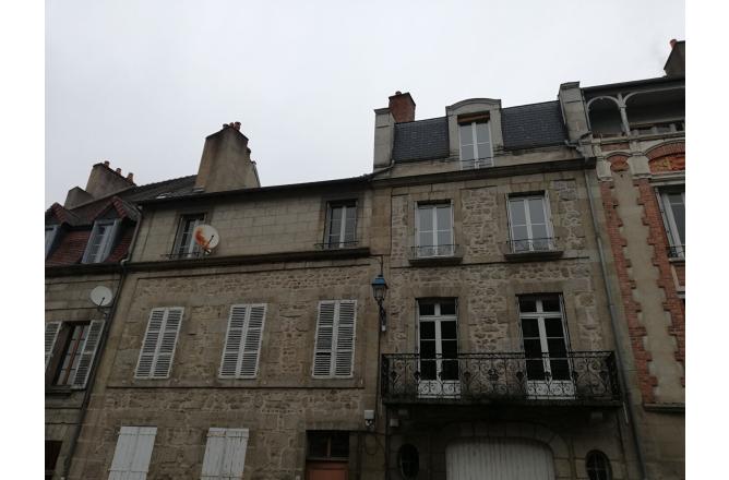 IMMEUBLE AUBUSSON SIX APPARTEMENTS LIBRES - E