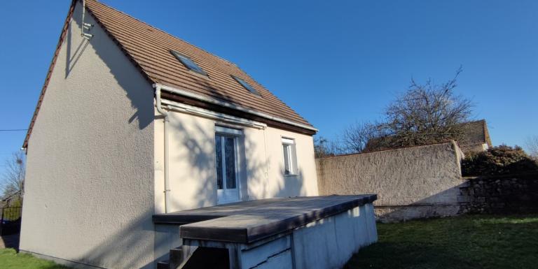 MAISON CENTRE AHUN SUR SOUS-SOL - A