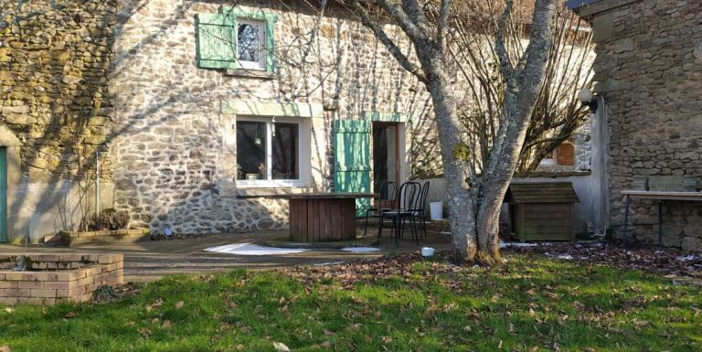 MAISON DE CAMPAGNE AVEC PETIT JARDIN ET DEPENDANCE