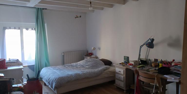 MAISON DE CAMPAGNE AVEC PETIT JARDIN ET DEPENDANCE - H