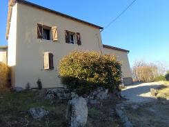 MAISON DANS UN PETIT BOURG AVEC TERRAIN ATTENANT