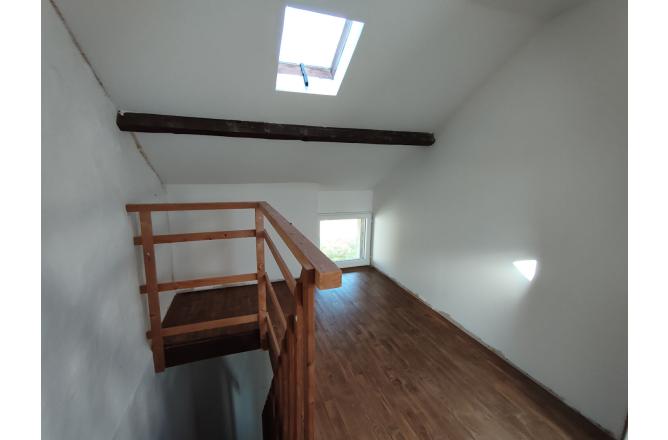 MAISON AVEC TERRAIN ATTENANT - F