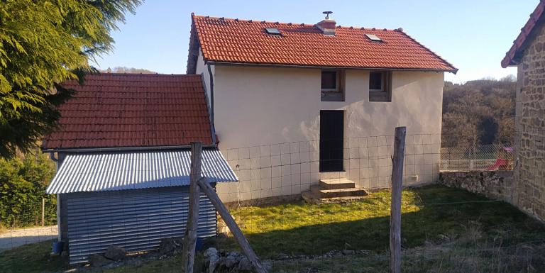 MAISON DANS UN PETIT BOURG AVEC TERRAIN ATTENANT - G