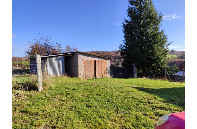 MAISON AVEC TERRAIN ATTENANT - J