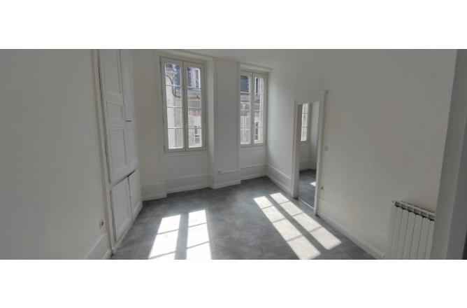 Appartement F2 entièrement rénové centre ville AUBUSSON - B