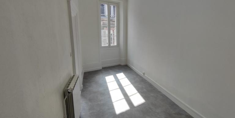 Appartement F2 entièrement rénové centre ville AUBUSSON - C
