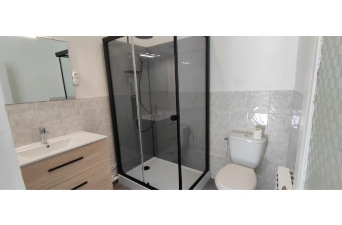 Appartement F2 entièrement rénové centre ville AUBUSSON - D