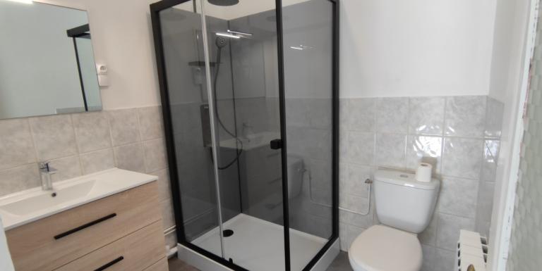 Appartement F2 entièrement rénové centre ville AUBUSSON - D