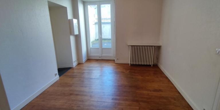 Appartement F2 avec terrasse en Centre ville Quartier calme - A