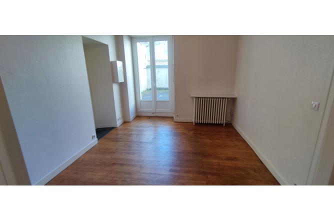 Appartement F2 avec terrasse en Centre ville Quartier calme - A