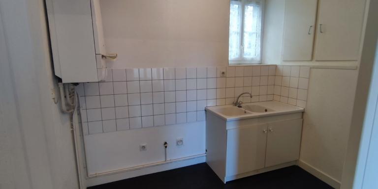 Appartement F2 avec terrasse en Centre ville Quartier calme - B