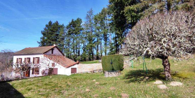 Maison proche FELLETIN , 3 chambres, terrain de 2800 m2 - D