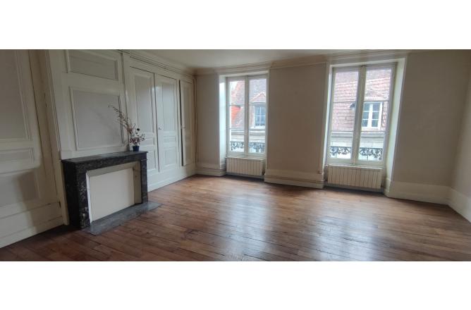 Appartement Centre ville 2 pièces , 62 m2 - A