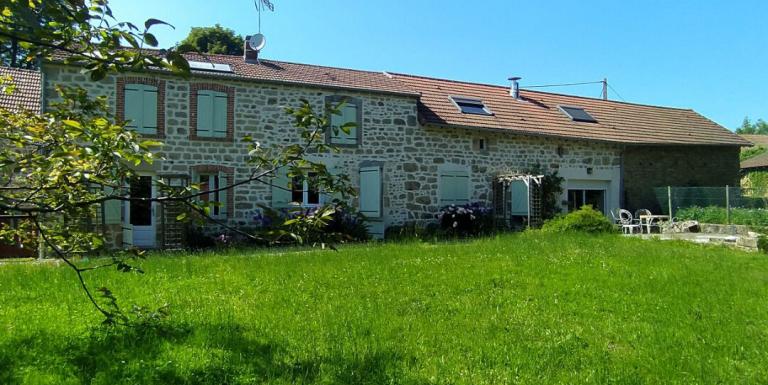 BELLE LONGERE AVEC BEAU JARDIN ATTENANT - A
