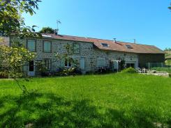 BELLE LONGERE AVEC BEAU JARDIN ATTENANT