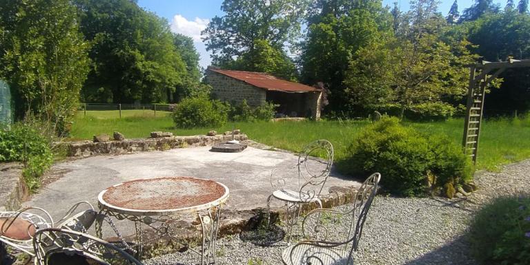 BELLE LONGERE AVEC BEAU JARDIN ATTENANT - I