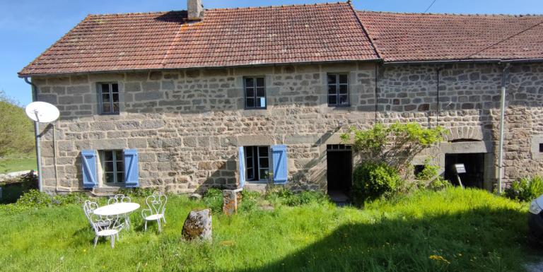 MAISON DE TYPE FERMETTE DANS UN PETIT HAMEAU