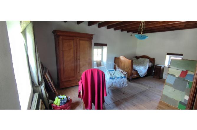 MAISON DE TYPE FERMETTE DANS UN PETIT HAMEAU - C
