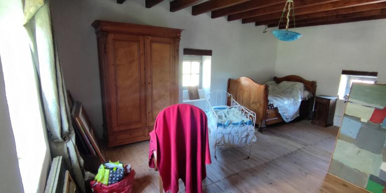 MAISON DE TYPE FERMETTE DANS UN PETIT HAMEAU - C