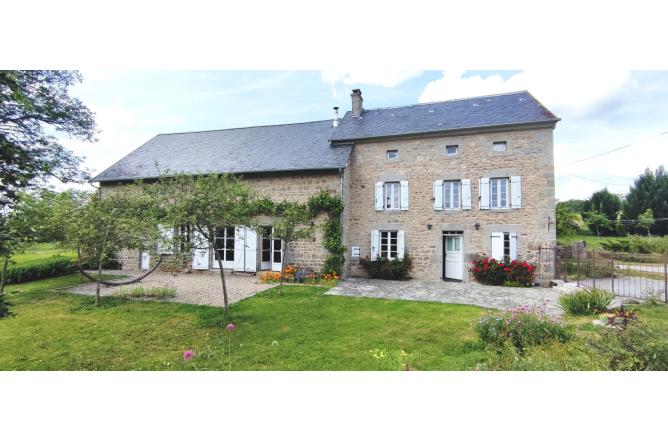PROPRIETE DE CHARME AVEC TRES GRAND TERRAIN ATTENANT, ETANG ET PISCINE - B