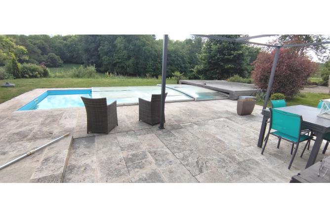 PROPRIETE DE CHARME AVEC TRES GRAND TERRAIN ATTENANT, ETANG ET PISCINE - D