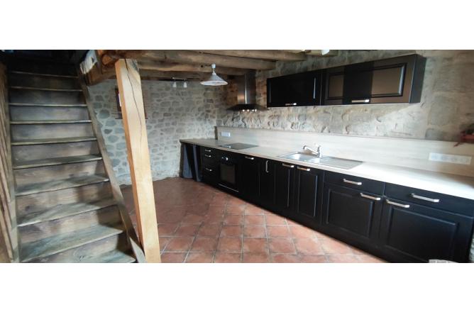PROPRIETE DE CHARME AVEC TRES GRAND TERRAIN ATTENANT, ETANG ET PISCINE - H