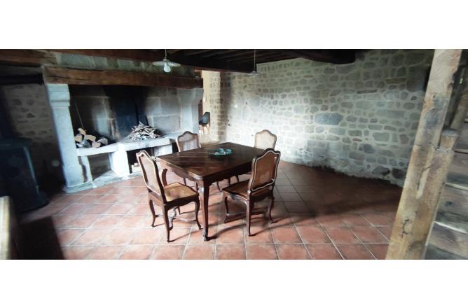 PROPRIETE DE CHARME AVEC TRES GRAND TERRAIN ATTENANT, ETANG ET PISCINE - I