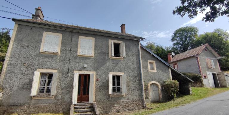 Ensemble de 2 maisons à rénover, dépendances et jardins