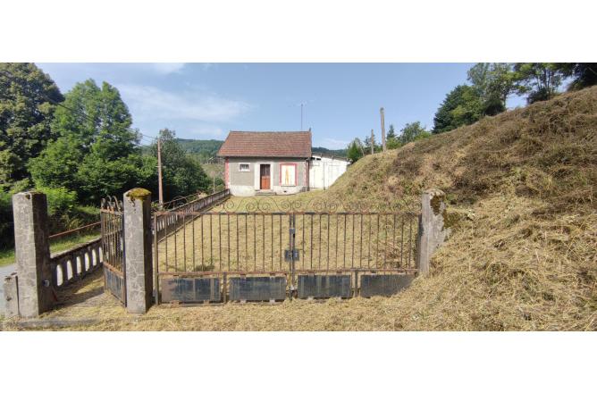 Ensemble de 2 maisons à rénover, dépendances et jardins - B
