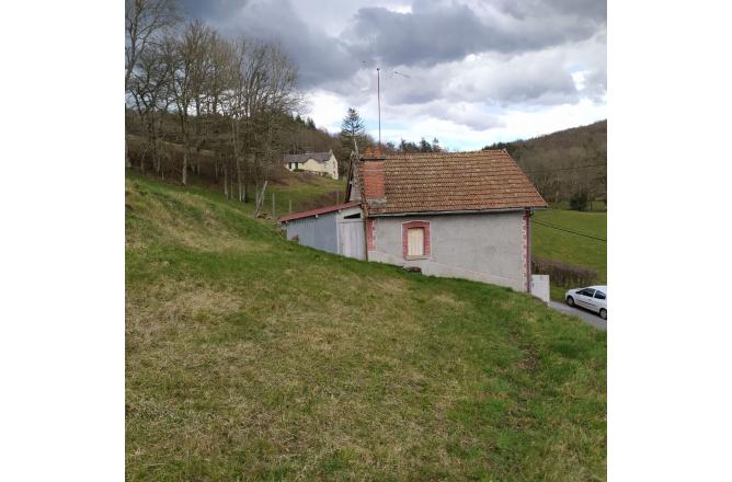 Ensemble de 2 maisons à rénover, dépendances et jardins - E