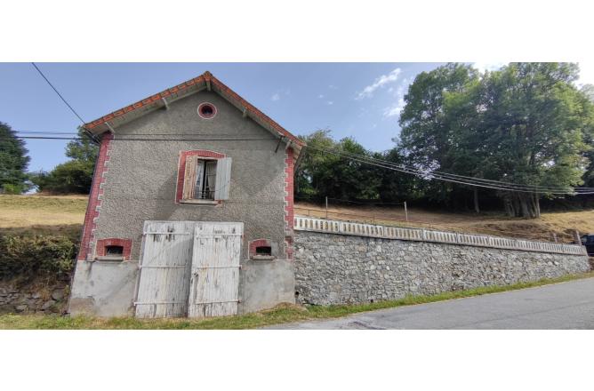 Ensemble de 2 maisons à rénover, dépendances et jardins - H