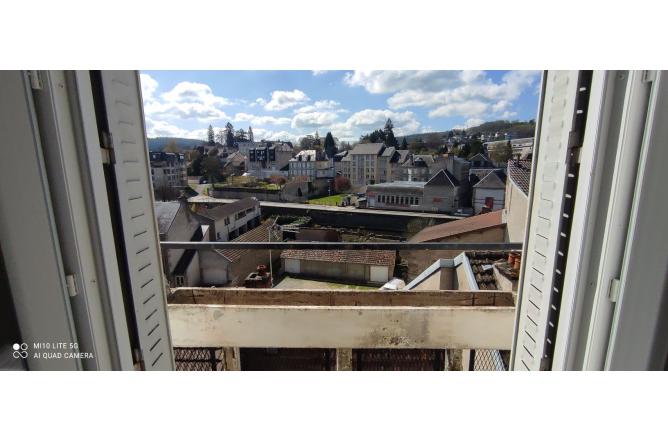 Appartement 2 chambres avec superbe vue , centre ville Aubusson - A