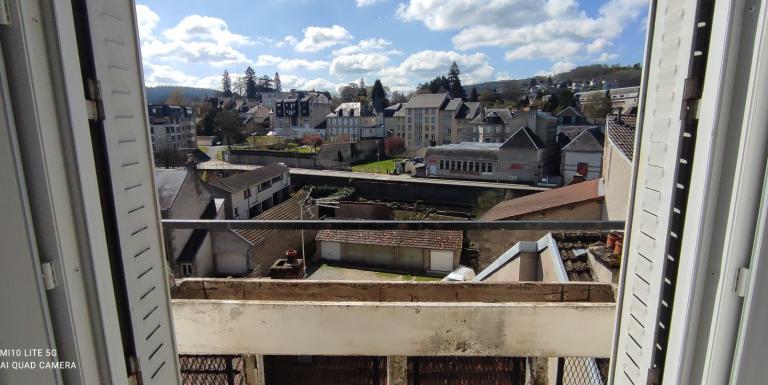 Appartement 2 chambres avec superbe vue , centre ville Aubusson
