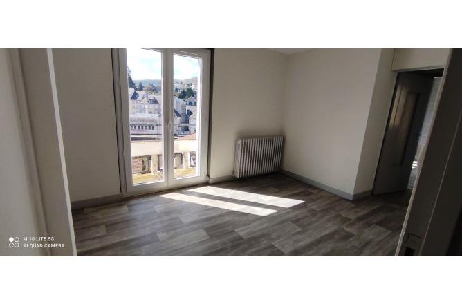 Appartement 2 chambres avec superbe vue , centre ville Aubusson - C