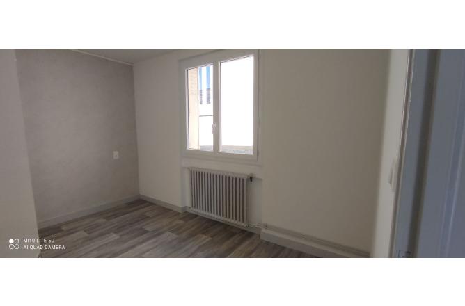 Appartement 2 chambres avec superbe vue , centre ville Aubusson - E