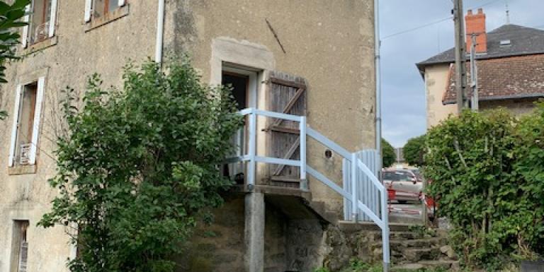 MAISON DE BOURG LUMINEUSE AVEC JARDIN