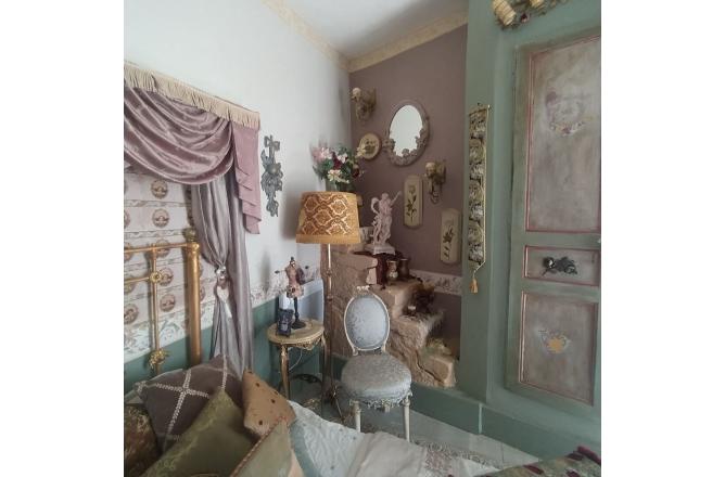 MAISON DE VILLE ANCIENNE ET ATYPIQUE - C
