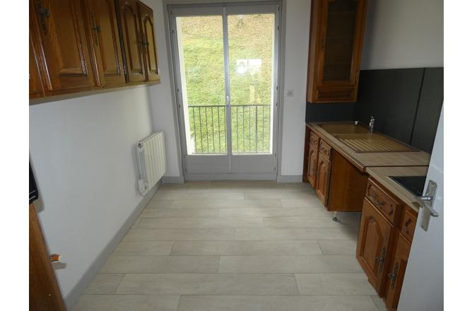 Appartement 2 chambres en Résidence à AUBUSSON avec balcon loggia - C
